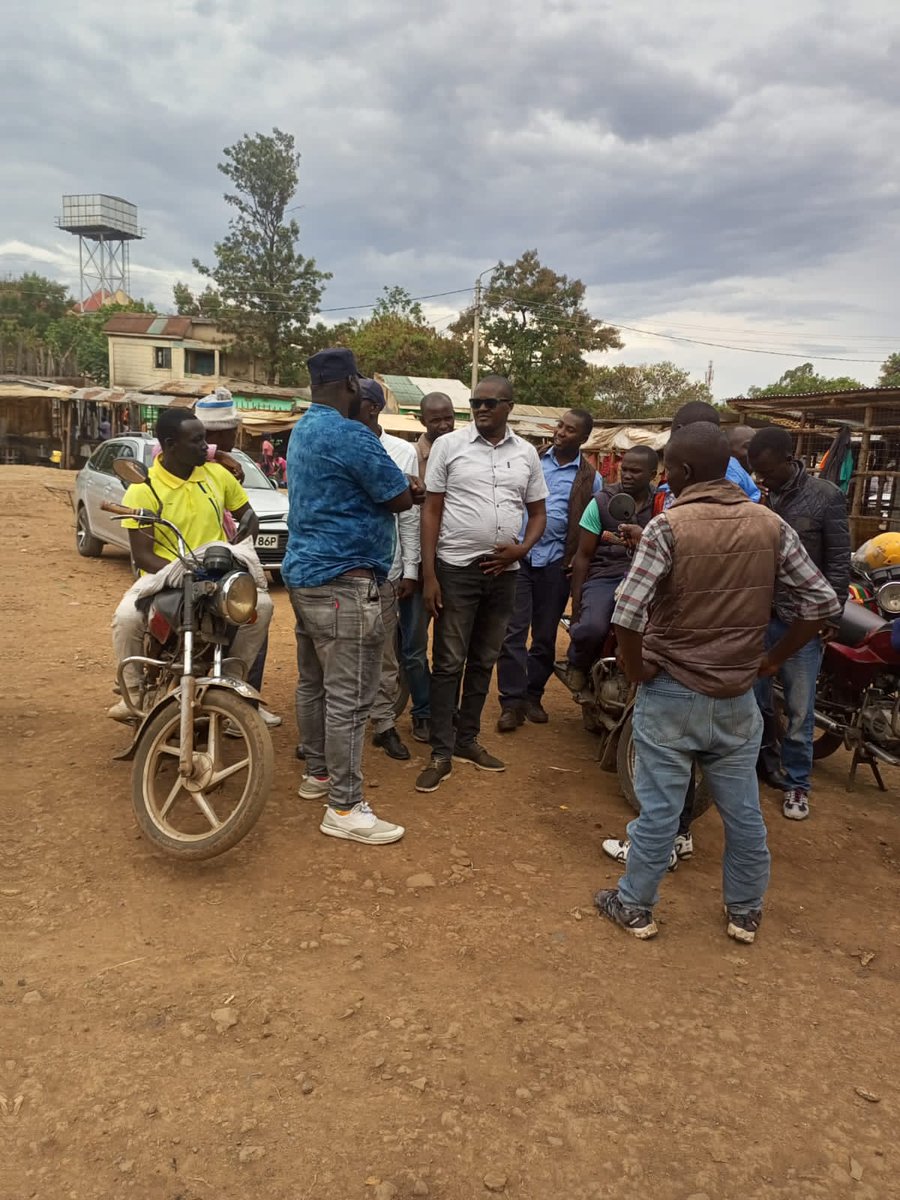 otienozab's tweet photo. *Hon.Obungu Owich sensitising the general public in Kibuye Market on the Mass Action/peace demonstrations scheduled for Monday and Thursday.
✊✌️
#SufuriaMovement*_ https://t.co/mXo8Xvvr8e