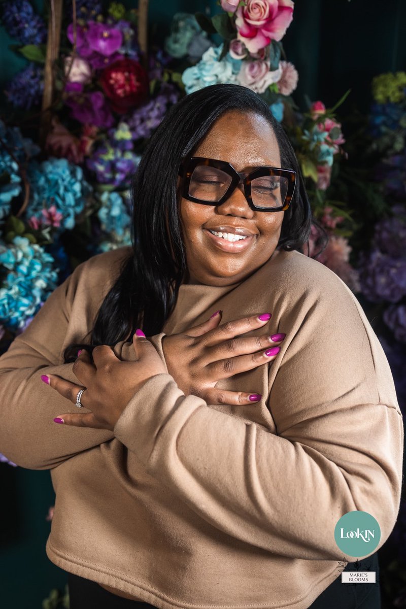TiffMcFierce's tweet photo. I curated a portrait session for @look_in_’s 5th anniversary event & the pics by our resident photographer Vonecia Carswell, really make me smile. 💐#Look_IN https://t.co/a6WlayVX8v