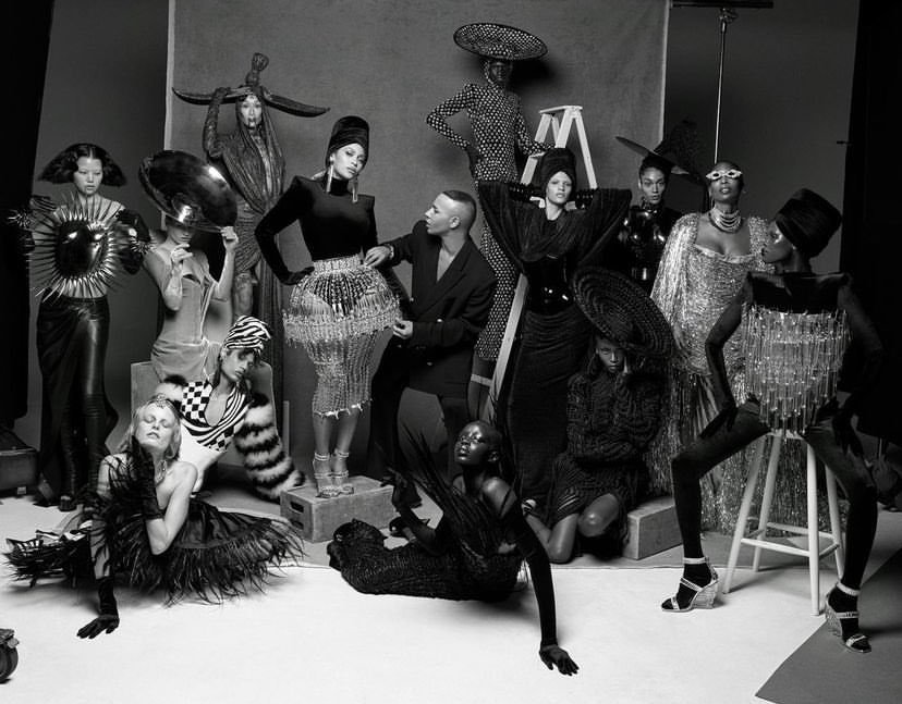 beyonceaccess's tweet photo. 🔥 “A primeira coleção de alta costura criada em colaboração e exclusivamente para a musa Balmain. Inspirado na sensação internacional de Beyoncé, RENAISSANCE, apresentando 16 looks icônicos correspondentes à lista de faixas do álbum de sucesso.” https://t.co/ADdYR4YJHD