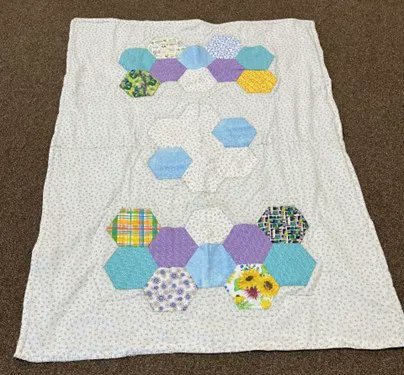 KenlyTFLM's tweet photo. Make your own 60 x 60 inch hexagon quilt in our two-part spring quilting class: April 15th and May 20, 10am-3pm.
Register by April 1st!
More details & the registration form are available here: https://t.co/eCcv0VUKni
#VisitJoCo #QuiltingClass #Quilting #FabricArts #LocalArts https://t.co/eyz736JdHW