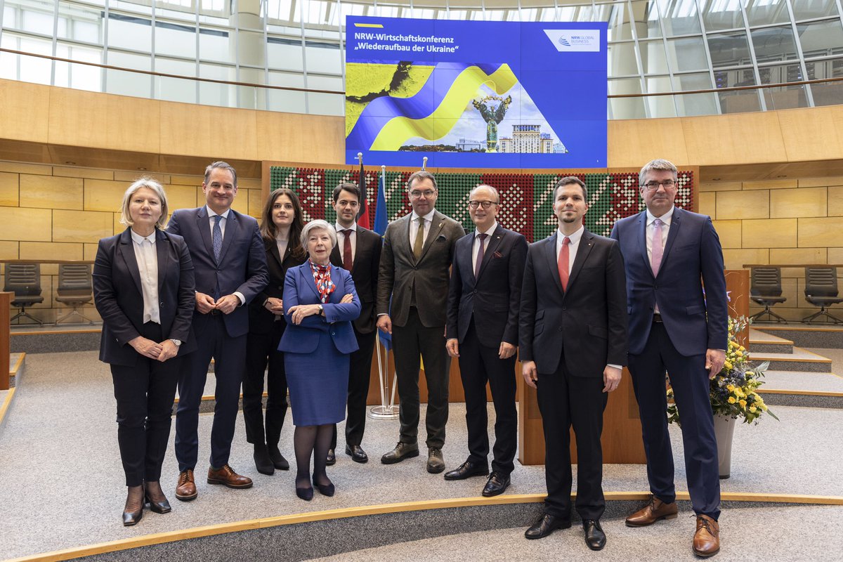 iryna_shum's tweet photo. #NRW Wiederaufbaukonferenz für die #Ukraine mit 300 Teilnehmern aus Wirtschaft, Politik, Kommunen Zivilgesellschaft. Diese Synergie wird zu einer Erfolgsgeschichte des Wiederaufbaus der Ukraine. Bis dahin, don‘t forget #TradeWithUkraine, #MadeInUkraine

Danke allen Partnern! 💙💛 https://t.co/FLNKd2tyuv