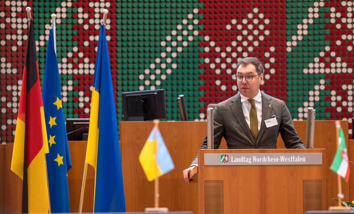 iryna_shum's tweet photo. #NRW Wiederaufbaukonferenz für die #Ukraine mit 300 Teilnehmern aus Wirtschaft, Politik, Kommunen Zivilgesellschaft. Diese Synergie wird zu einer Erfolgsgeschichte des Wiederaufbaus der Ukraine. Bis dahin, don‘t forget #TradeWithUkraine, #MadeInUkraine

Danke allen Partnern! 💙💛 https://t.co/FLNKd2tyuv