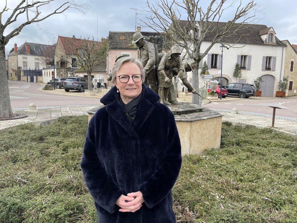 As spring arrives, I’ve got lots to look forward to, including <a href="/FolkWeekend/">Folk Weekend: Oxford</a> with <a href="/narthenband/">Narthen</a> (+ livestreamed by <a href="/LiveToYourLR/">Live to your Living Room</a>), some exciting workshops in Germany, and my next steps with <a href="/TheEFDSS/">EFDSS</a> National Youth Folk Ensemble. 

Read all about it!
mailchi.mp/e4afc8953f0f/j…