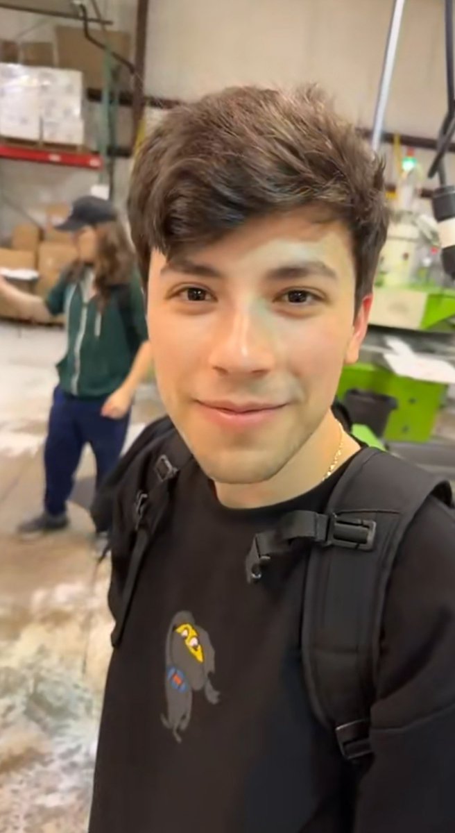 itsnotdnf's tweet photo. its the way George looks at Dream https://t.co/W6etAbHtb7