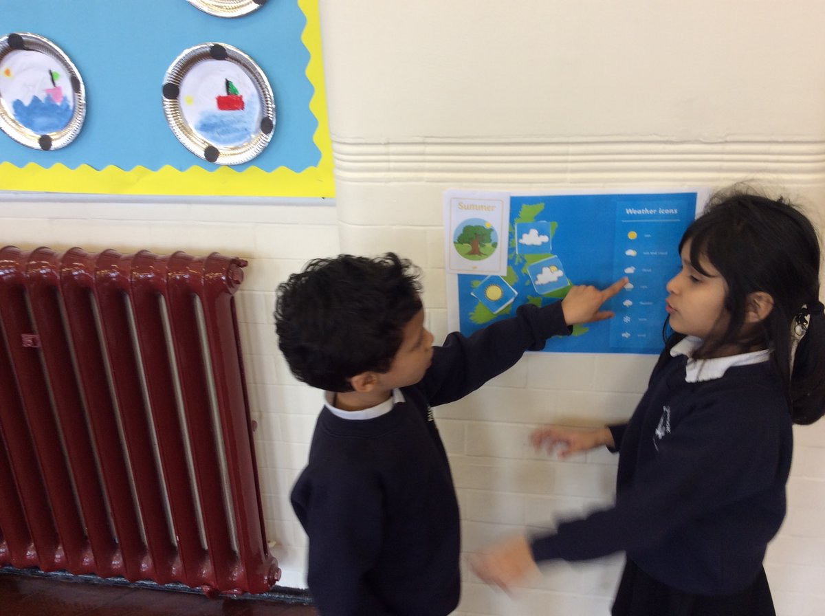 falconbrookSW11's tweet photo. Year 1 loved becoming weather forecasters this week! We selected the weather we thought we would see and put them onto our maps. Then we became forecasters sharing the weather with the class! Watch out @metoffice #funatfalconbrook #geography #creativelearning https://t.co/oO2aJC5eiF