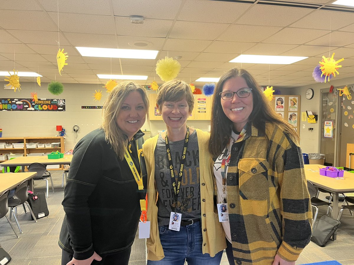 TraciMeyers6's tweet photo. Whether IN Carver @IowaWBB or AT Penn @IowaCitySchools, we 💛🖤 cheering on our Hawks! https://t.co/YrYt2DNTlm