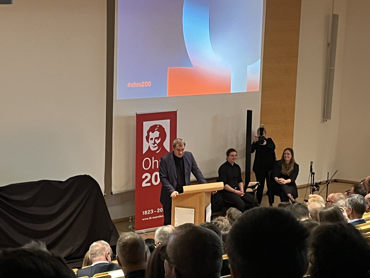 Heute 200 Jahre <a href="/TH_Nuernberg/">TH Nürnberg</a> 🎂und anschließend Modul-Legung für das neue Hybridkraftwerk der @NuernbergMesse ☀️⚡️💡 verschiedene Themen, aber ähnliche Teilnehmer 😉