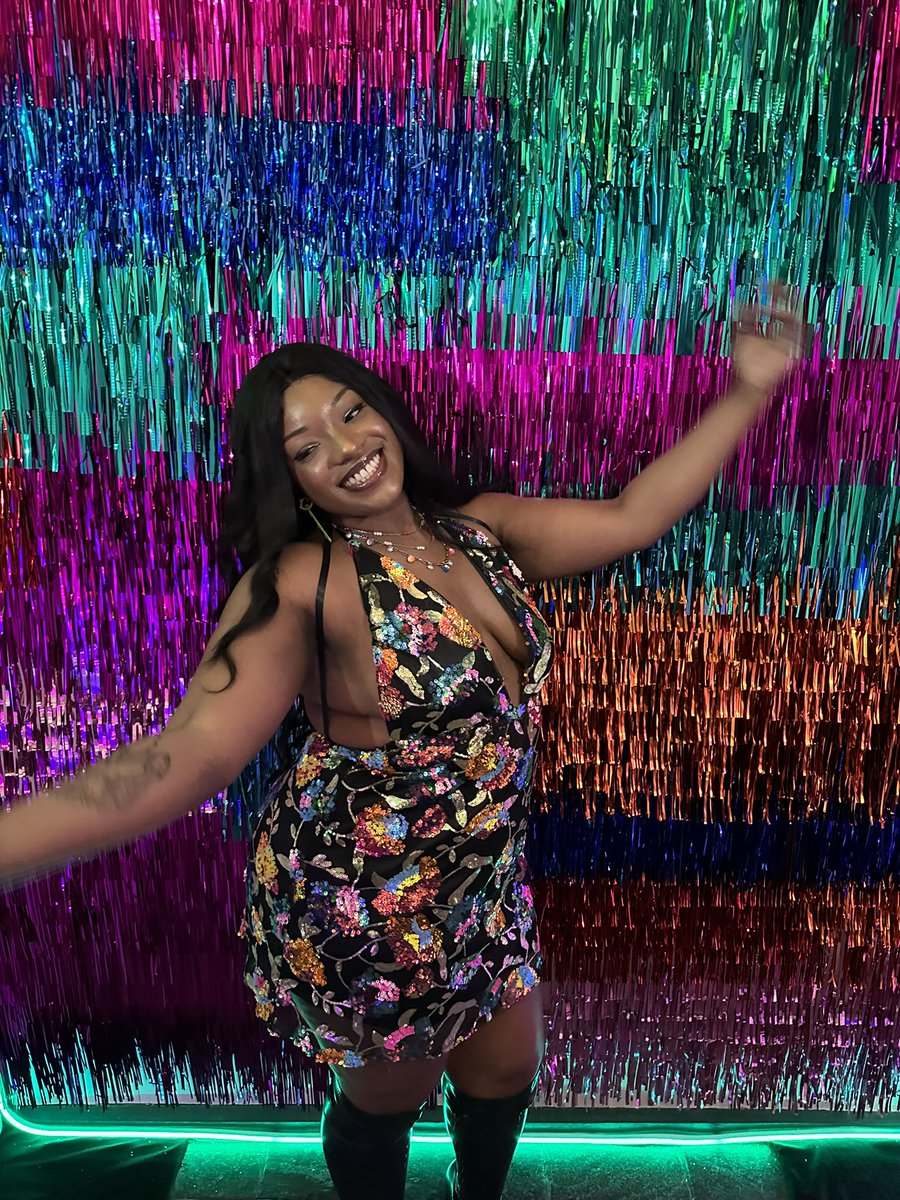 UNIIQU3's tweet photo. UNIIQU3 FOR @GirlsWhoCode #CODEFAIR 🎮💻💕💅🏾 https://t.co/uOPQ2cylce