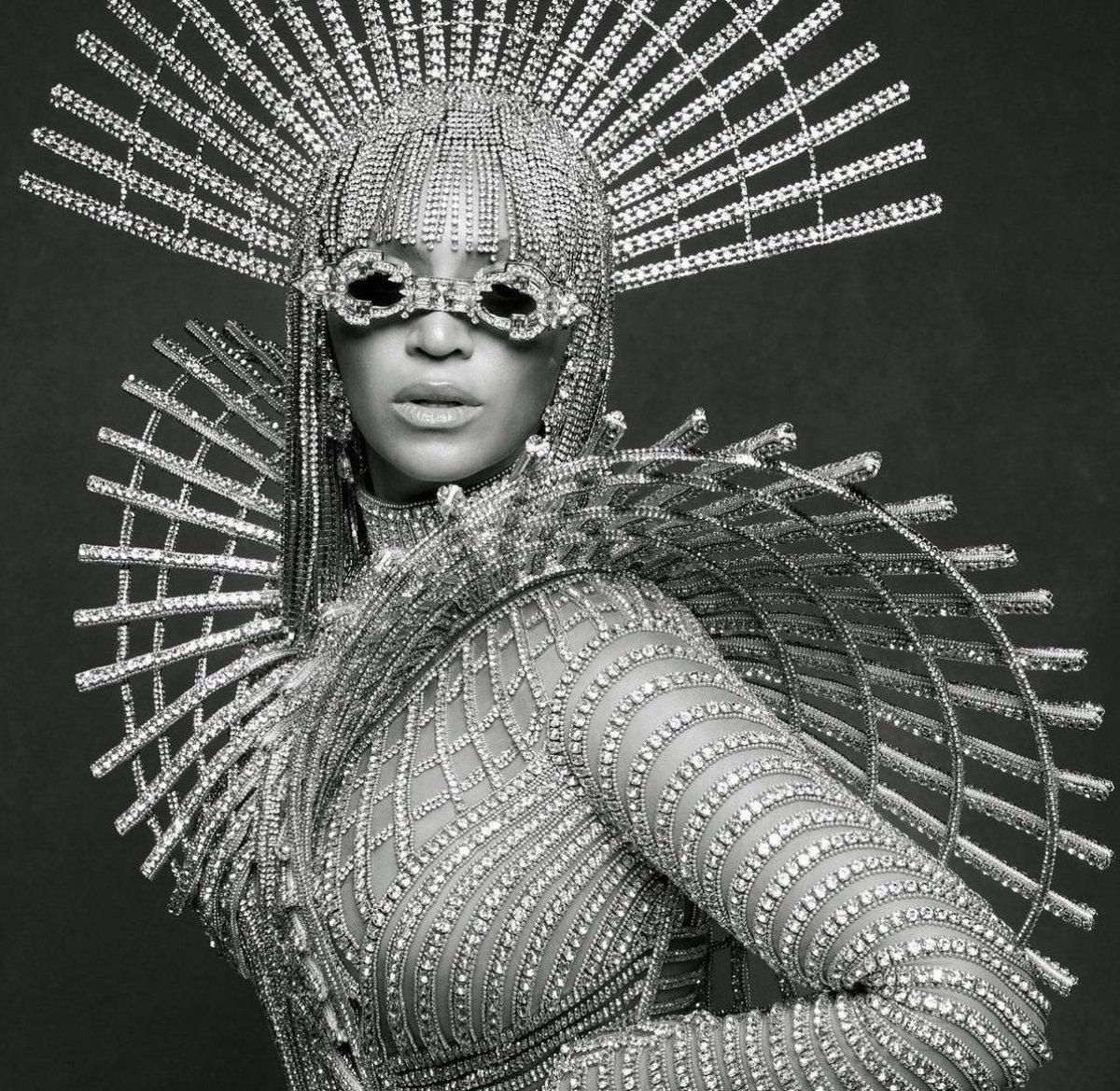beyhivecombr's tweet photo. 🚨BEYONCÉ COM O LOOK DE "ALIEN SUPERSTAR". https://t.co/9hyumezzdR