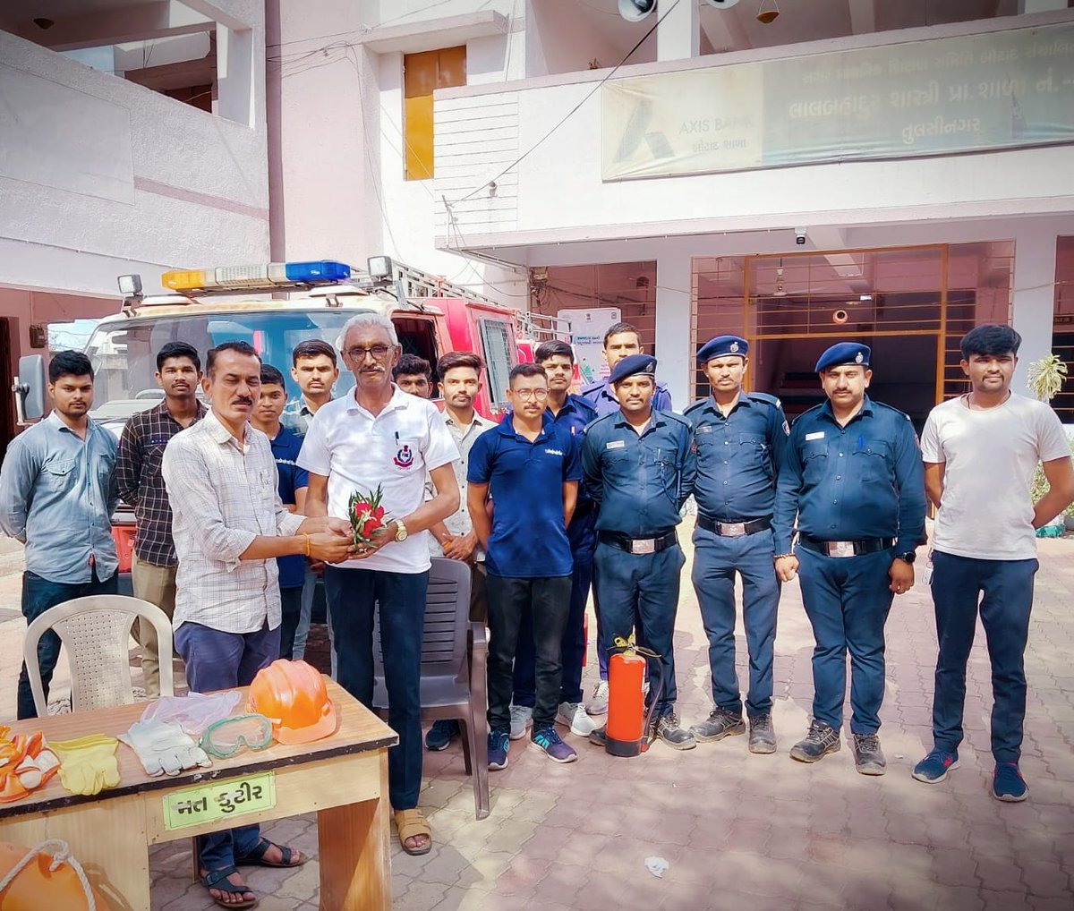 BotadFire's tweet photo. Fire Safety Training &amp; Mock Drill at #Shree Lal Bahadur Shastri School no. 25, Botad by #Fire &amp; Emergency Services Botad. https://t.co/imaJHwtctl