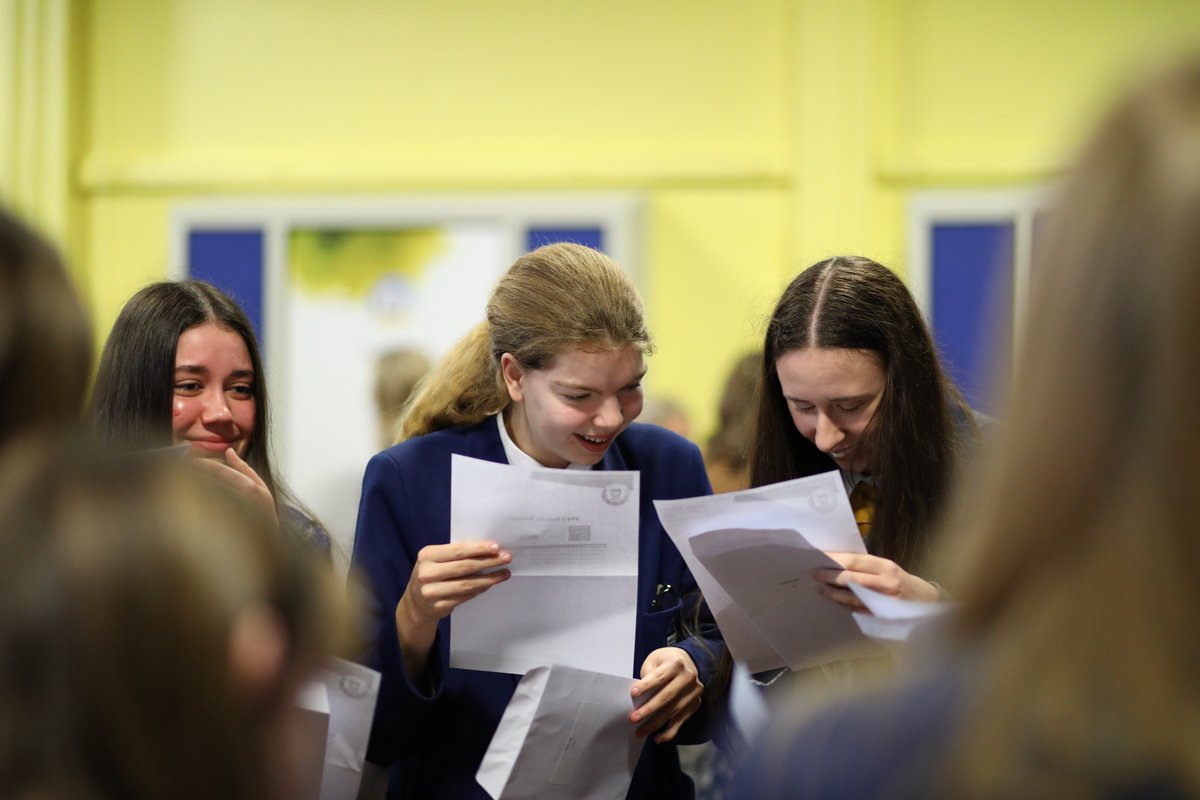 woodcotehigh's tweet photo. Lots of happy faces this morning ☺️ 

#WeAreWoodcote #ASPIRE #PreparePerformProgress #ExcellenceIsHabit #InvestInYourFuture #Year11PPEResults https://t.co/yihXgJ38AD