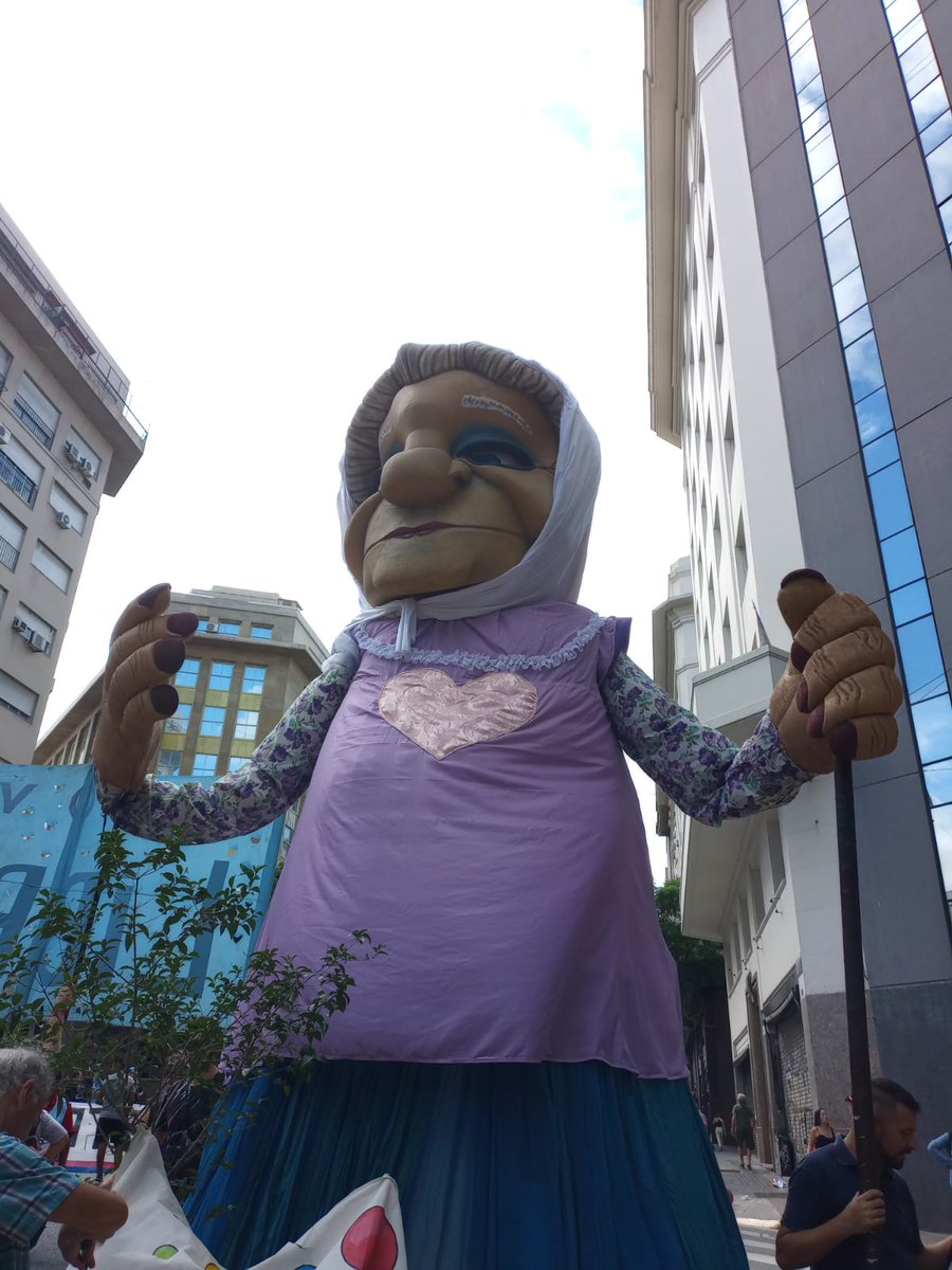 LDS_TMerlo's tweet photo. Con pobreza del 50%, con inflación del 100%, con familias que comen 1 vez al día, no hay derechos humanos.
Este #24M reivindicamos la Memoria, la Verdad y la Justicia, y la posibilidad de construir otra Argentina donde los derechos básicos dejen de ser privilegios #DDHH #NuncaMas https://t.co/8CrMZF4ouF