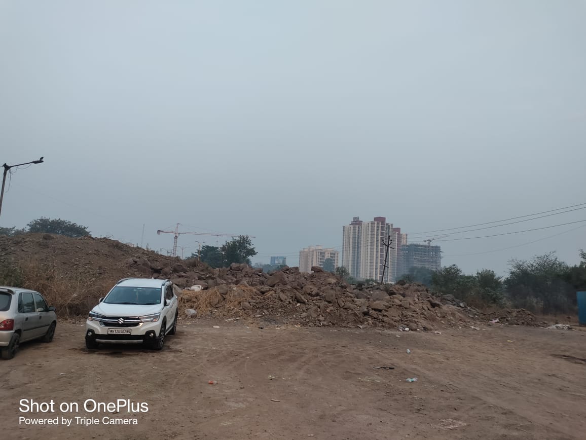 aradwadkishor's tweet photo. @PMCPune @BalwadkarAmol @PuneTimesOnline
@ThePuneMirror 
Someone has put up material on PMC Road and blocked. Residents and Other Citizens are not able to use the Road for travel. The Road is connecting from Ranbhumi Multisports Turf to Highway. Expecting quick action from PMC. https://t.co/SYtXcOd7UE