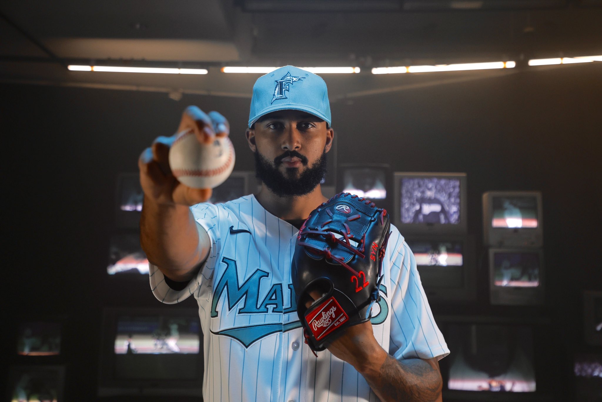 Miami Marlins on X: Flashback to the past. ✨ The Marlins will be fitted in Florida  Marlins uniforms same as the 1993 team in the organization's inaugural  season for Friday home games