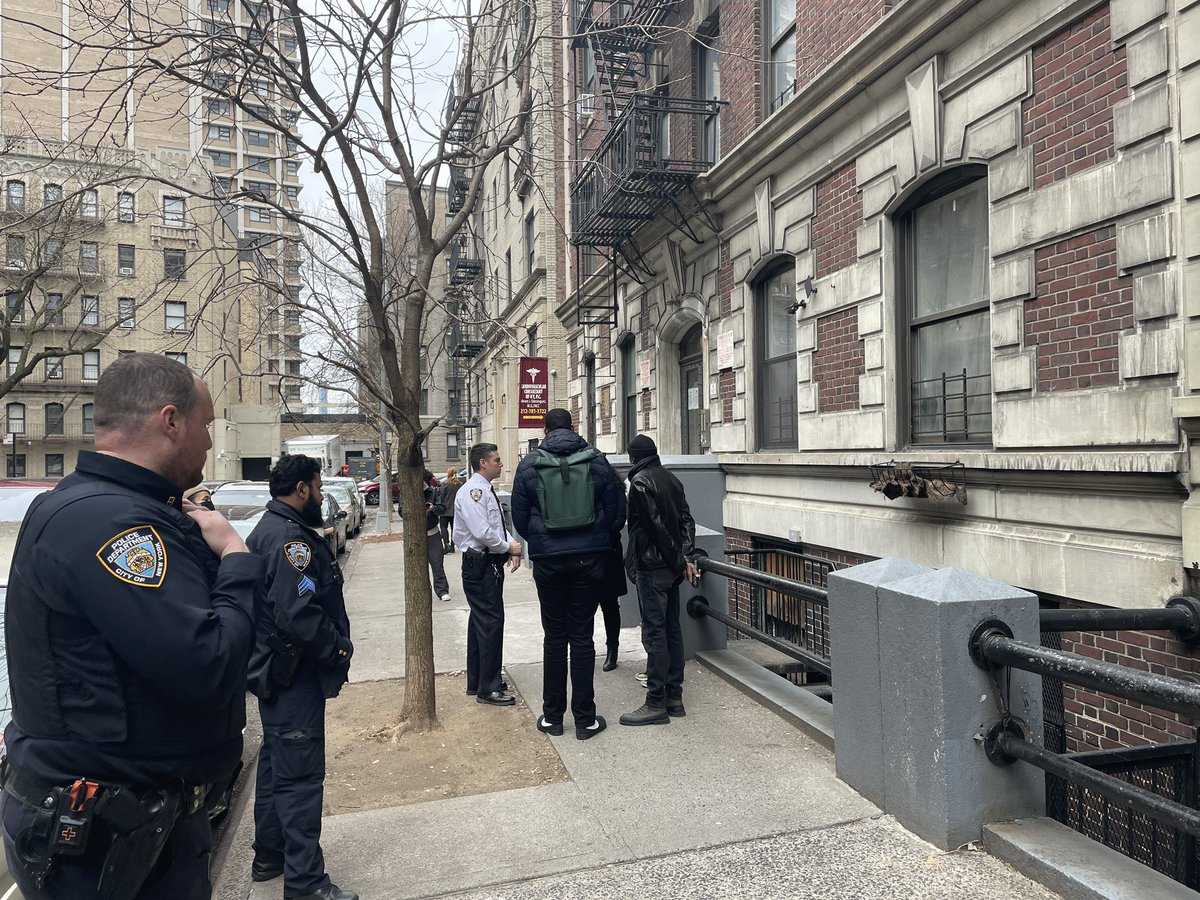 Tense situation between tenants and building superintendent in Inwood. Tenants rallied against inhumane living conditions. The story at 4