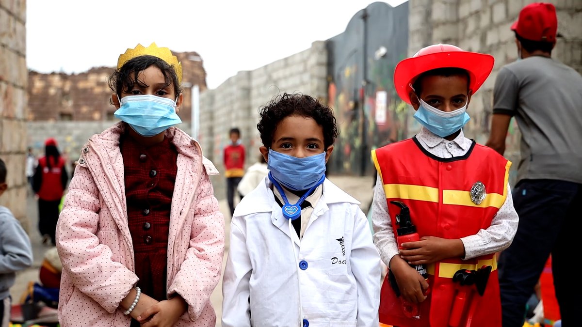 save_children's tweet photo. In Syria, Ukraine and #Yemen, @save_children are supporting children's #mentalhealth and helping them recover from war through: 

🎨Art
⚽️Sport
🧸Play  

Step inside a Child-Friendly Space and discover the power of a safe place to play👉 https://t.co/4dGE5Iz5Th https://t.co/y1KBbZFMJk