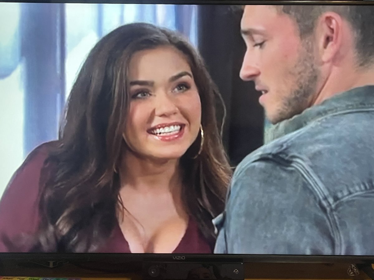 THIS MAKES ME SOOOO HAPPY TO SEE !!! Cin is back baby !! #cin #DaysofOurLives #CIARABRADY #benweston @MrRobertScott @victoriakonefal hottest couple since Bo and Hope