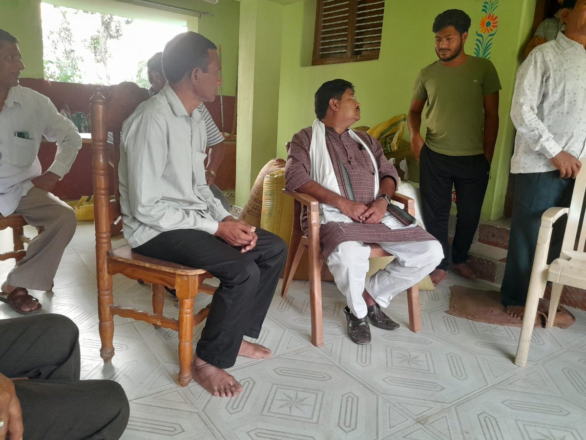 sdpuspendra's tweet photo. At Dina Bhai's home in Dumerguda. Our dedicated @bjd_odisha worker and and asset in organization matters. https://t.co/QccMTcEheG