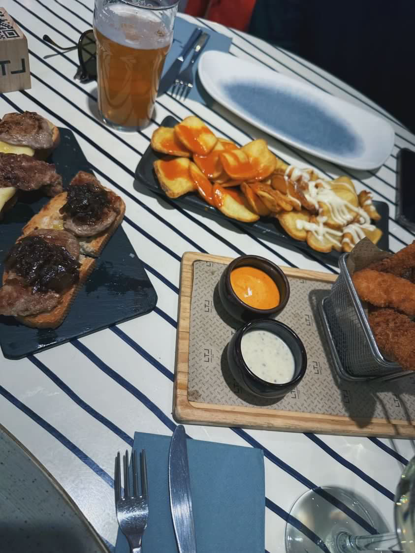 rest_lateral's tweet photo. 🙌 🙌 #FridayMood.
👉 https://t.co/wtAzltjMmn
#muchoporcompartir #ltlovers #gastro #foodies https://t.co/isYiWu6FLr