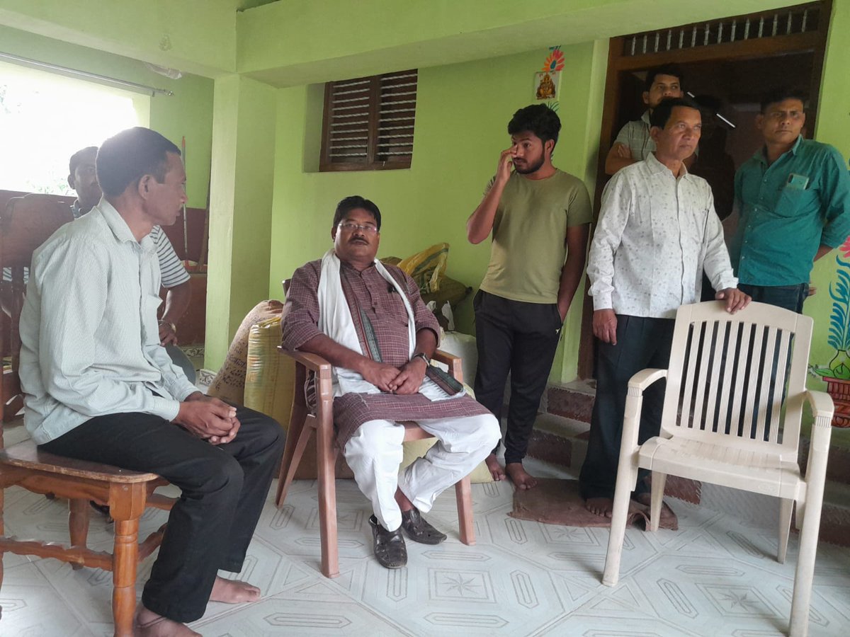 sdpuspendra's tweet photo. At Dina Bhai's home in Dumerguda. Our dedicated @bjd_odisha worker and and asset in organization matters. https://t.co/QccMTcEheG