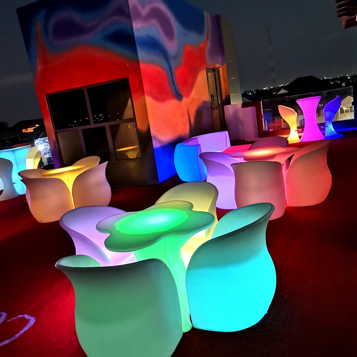 colindale_court's tweet photo. Time to party on the Conlindale Court Rooftop! Our special edition of Karaoke Fridays is sure to be a blast, so make sure you bring your whole squad. See you tonight!
#ColindaleCourt #Rooftop #airbnb #apartments #shortstay #ghana #tema #accra #temawedey #heredeypap #lifestyle https://t.co/JwHMccTfOP
