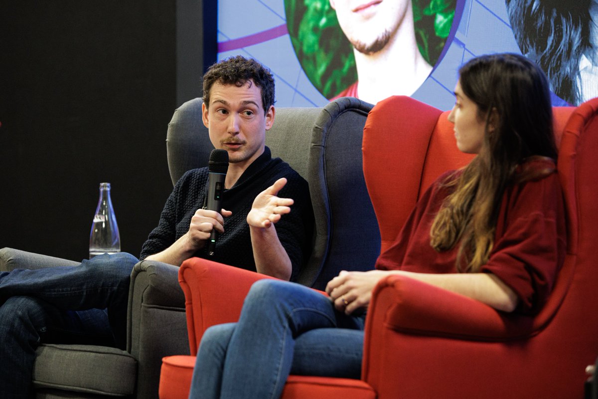 Maison de l'Esport (@maisonesport) on Twitter photo Merci à tous les spectateurs et à nos intervenants présents pour notre conférence Parlons Esport 2.0 sur le #journalisme ! Nous avons assisté à de riches échanges sur la profession et son rôle dans l'esport 💡
Avec <a href="/CParbaud/">Corentin Parbaud</a>, <a href="/ClemenceDuneau/">Clémence Duneau</a>, <a href="/AurelienDefer/">Aurélien Defer</a> et <a href="/salty_swan/">SaltySwan</a> ! Merci à tous les spectateurs et à nos intervenants présents pour notre conférence Parlons Esport 2.0 sur le #journalisme ! Nous avons assisté à de riches échanges sur la profession et son rôle dans l'esport 💡
Avec <a href="/CParbaud/">Corentin Parbaud</a>, <a href="/ClemenceDuneau/">Clémence Duneau</a>, <a href="/AurelienDefer/">Aurélien Defer</a> et <a href="/salty_swan/">SaltySwan</a> !