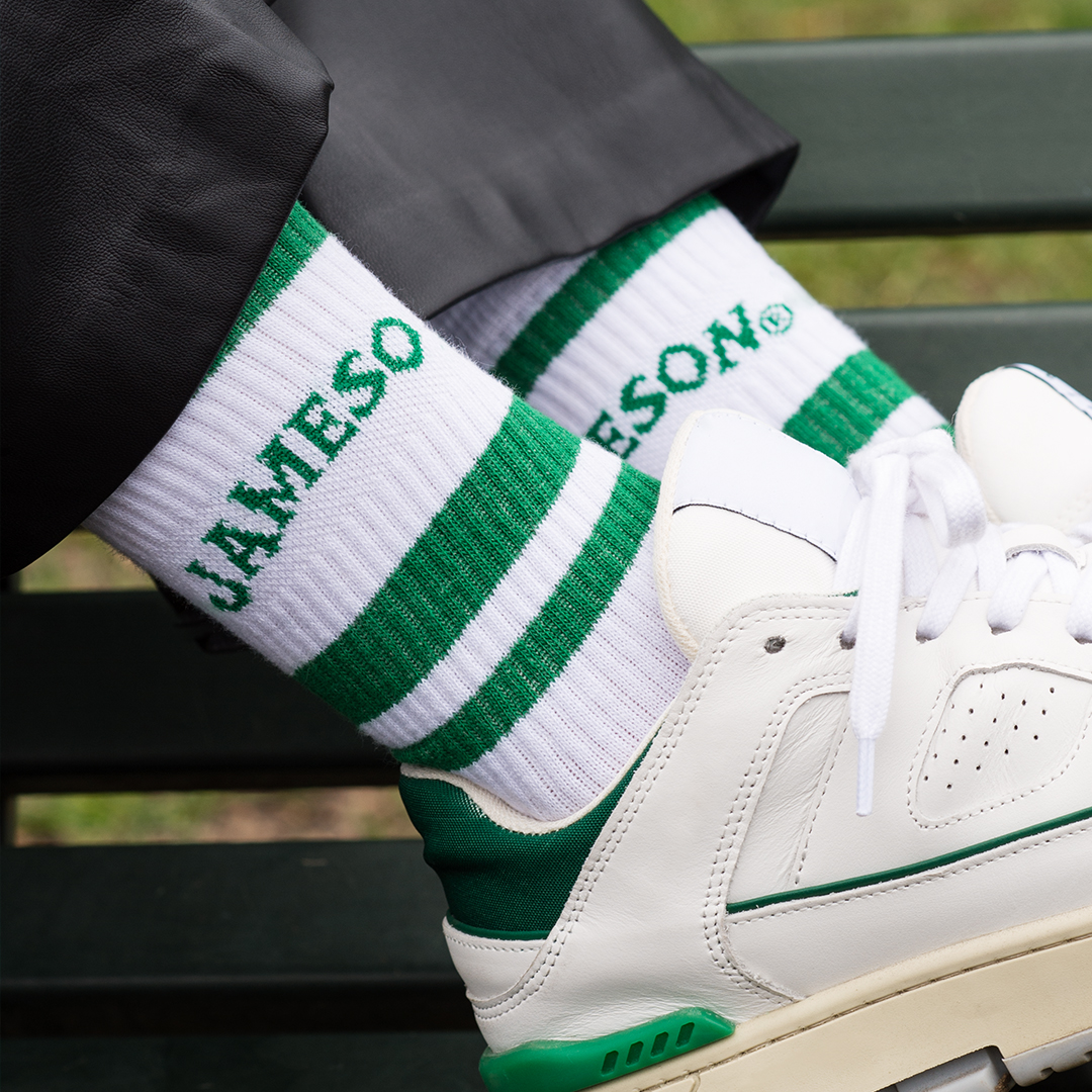 jameson_uk's tweet photo. It wouldn’t be #StPatricksDay without our Jameson merch. To get your hands on our full sell-out SPD collection:

👉 Retweet this post
👉 Tag a friend to meet you down the pub

18+ T&amp;Cs apply. https://t.co/hpYoO9O4dk