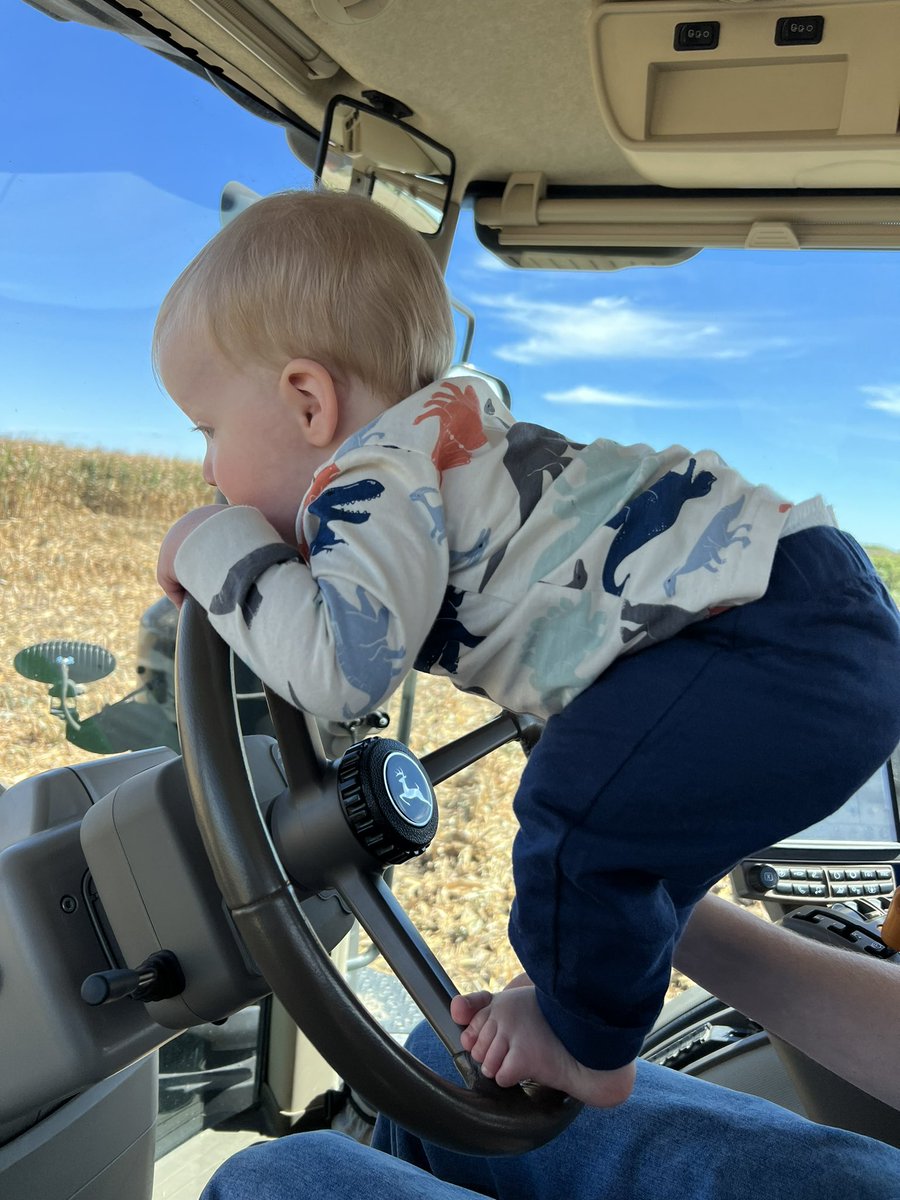 Tyler21Wood's tweet photo. @farmerdan97 Best seat in the house https://t.co/cuzRWPiGPi