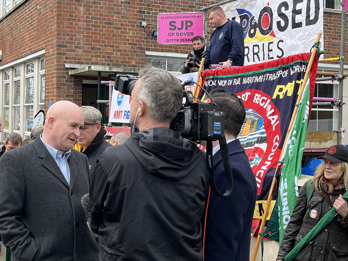 ITFglobalunion's tweet photo. We’re in Dover to mark the one year anniversary of the shameful illegal sackings of 786 UK 🇬🇧 seafarers. One year of global solidarity with them.
One year of inaction on lawbreaking @POferries or their leadership from UK govt.
@RMTunion @nautilusint https://t.co/OXzu2Mw8qb