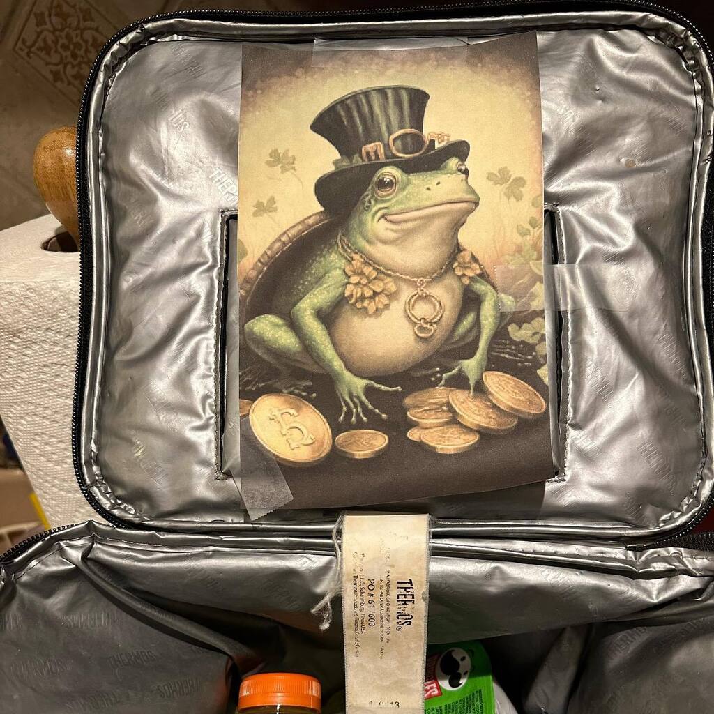 There’s a leprefrog in my lunch! instagr.am/p/Cp4xl6eAYbs/