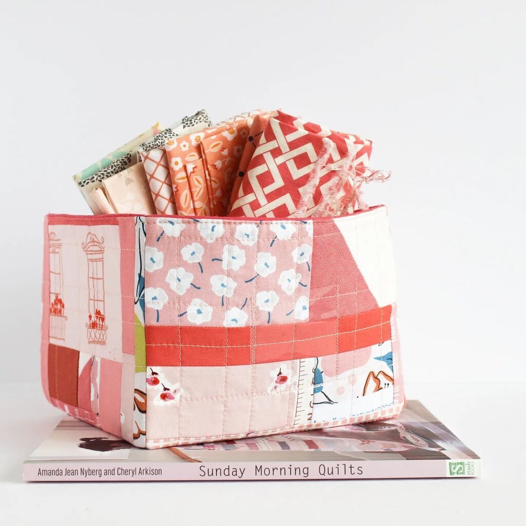 _sfDesigns's tweet photo. I have a soft spot for Sunday Morning Quilts as it's the first quilt book that caught my attention and had me curious! 😃

To think that a couple of years later I'd go on to meet Cheryl @cheryl_arkison (co-author with @crazymomquilts) when my local @mtl… https://t.co/cEbS6utKbz https://t.co/XcaDg0EWUO