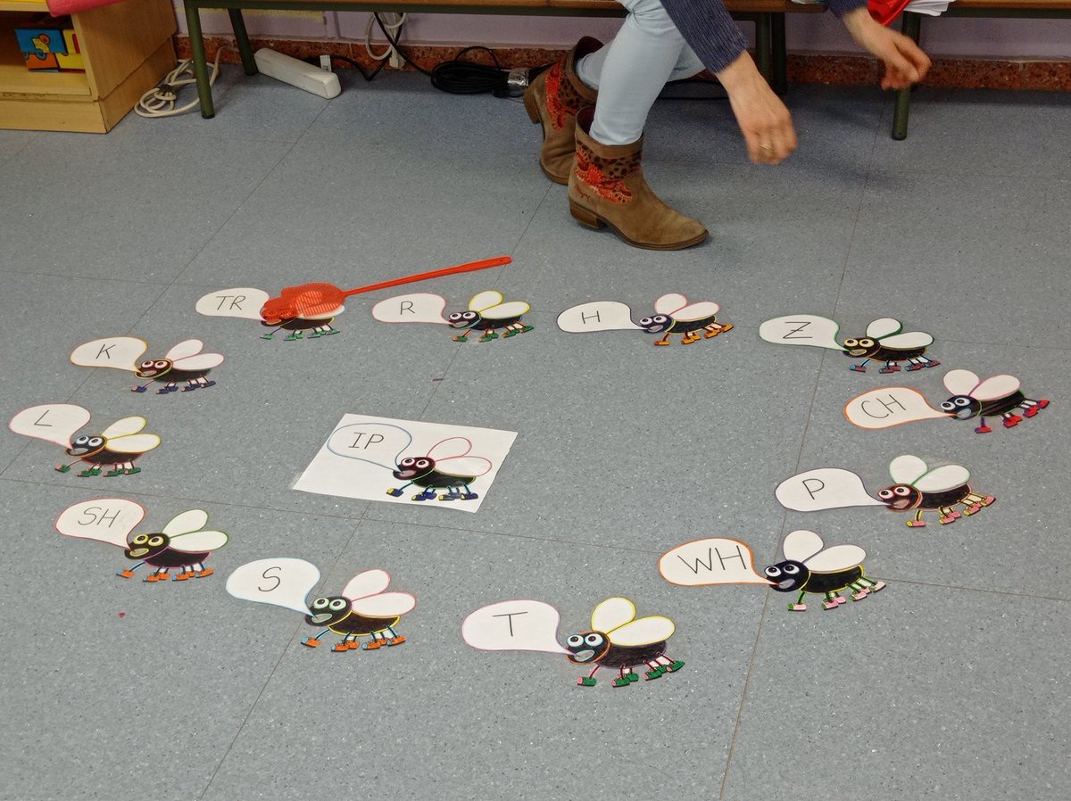 CFPIdiomas's tweet image. We&apos;re learning and having fun with 5 year olds students and Kathryn and Reyes today

Phonics, storytelling, St Patrick&apos;s and new vocabulary 

in @ceipNAC as part of the project #OBSERVA_ACCIÓN #COMUNICA_ACCIÓN #ONE2ONE 

@educacyl #innovaCyL #internacionalizaCyL