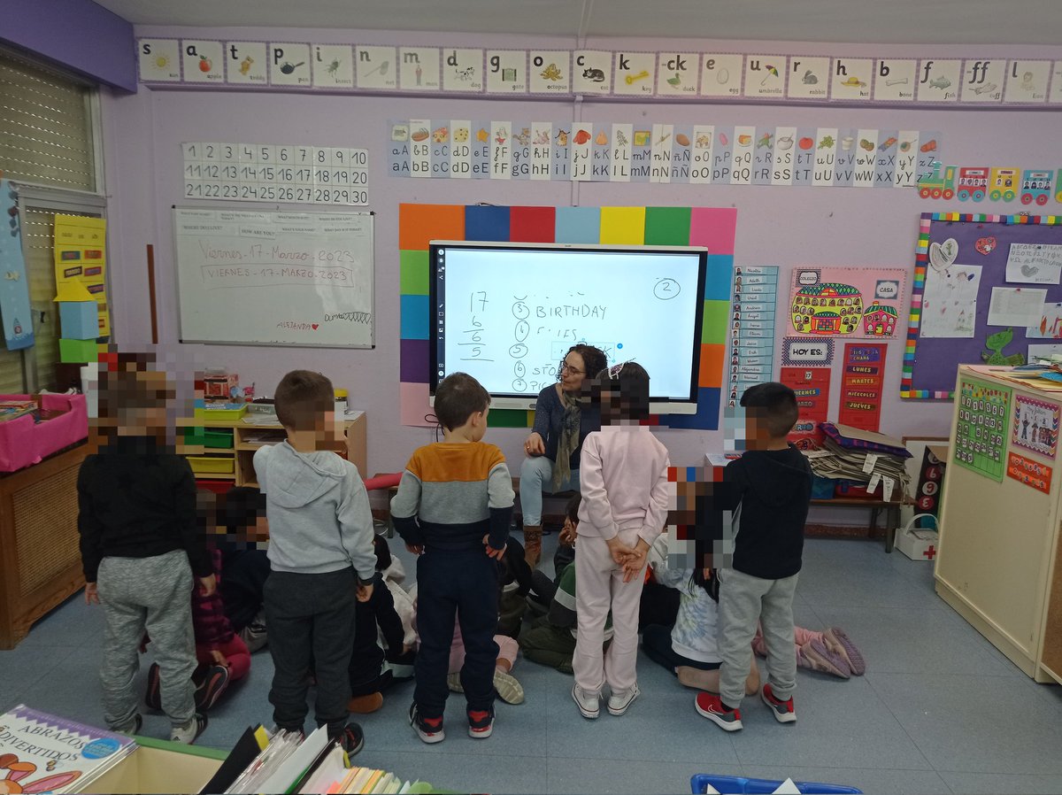 CFPIdiomas's tweet image. We&apos;re learning and having fun with 5 year olds students and Kathryn and Reyes today

Phonics, storytelling, St Patrick&apos;s and new vocabulary 

in @ceipNAC as part of the project #OBSERVA_ACCIÓN #COMUNICA_ACCIÓN #ONE2ONE 

@educacyl #innovaCyL #internacionalizaCyL
