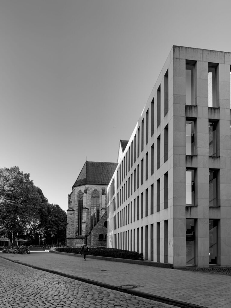 Foto: Die Diözesanbibliothek in Münster denkfabrikblog.de/2023/03/17/fot…