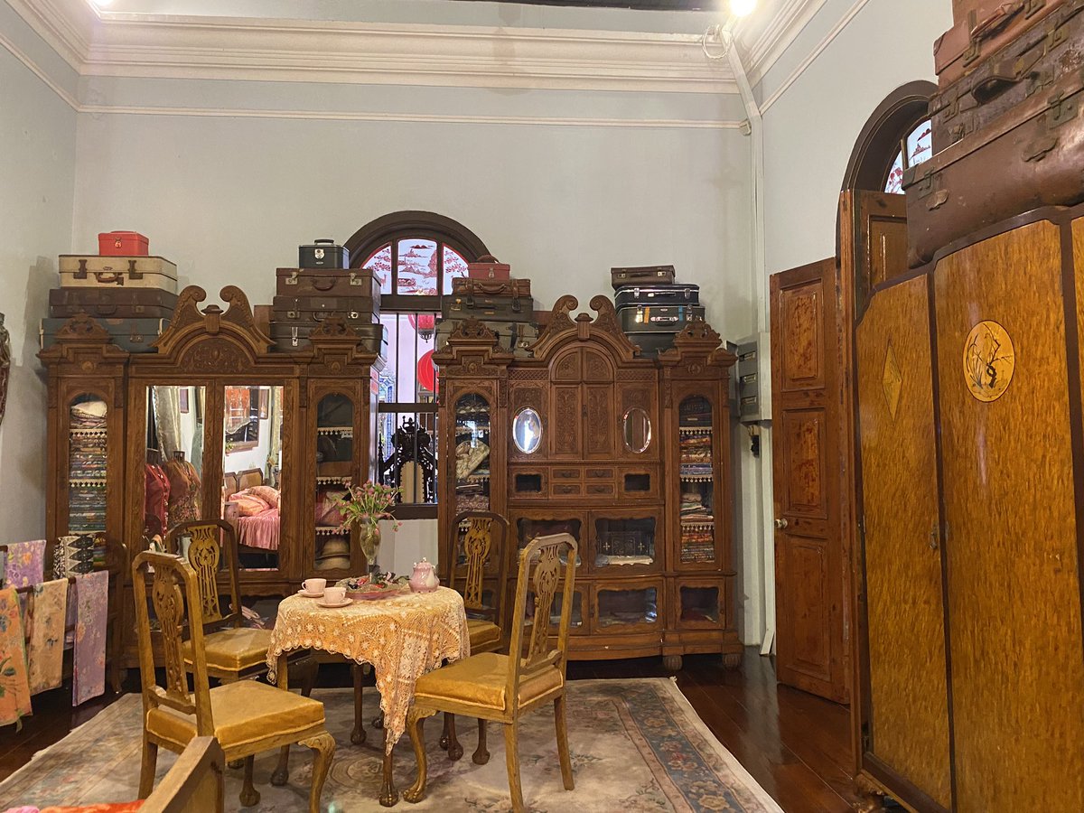 zhenn_ni's tweet photo. #AG6309Wk3AY22T3 @ArtsAgeingNTU #artaging 

 Came across a peranakan museum which sets up furniture and layout that depicts how people live in the past. No matter what culture/race it is, this inspires me of how a dementia nursing home can be set up for reminiscence and therapy! https://t.co/QgDD9Ay9gK