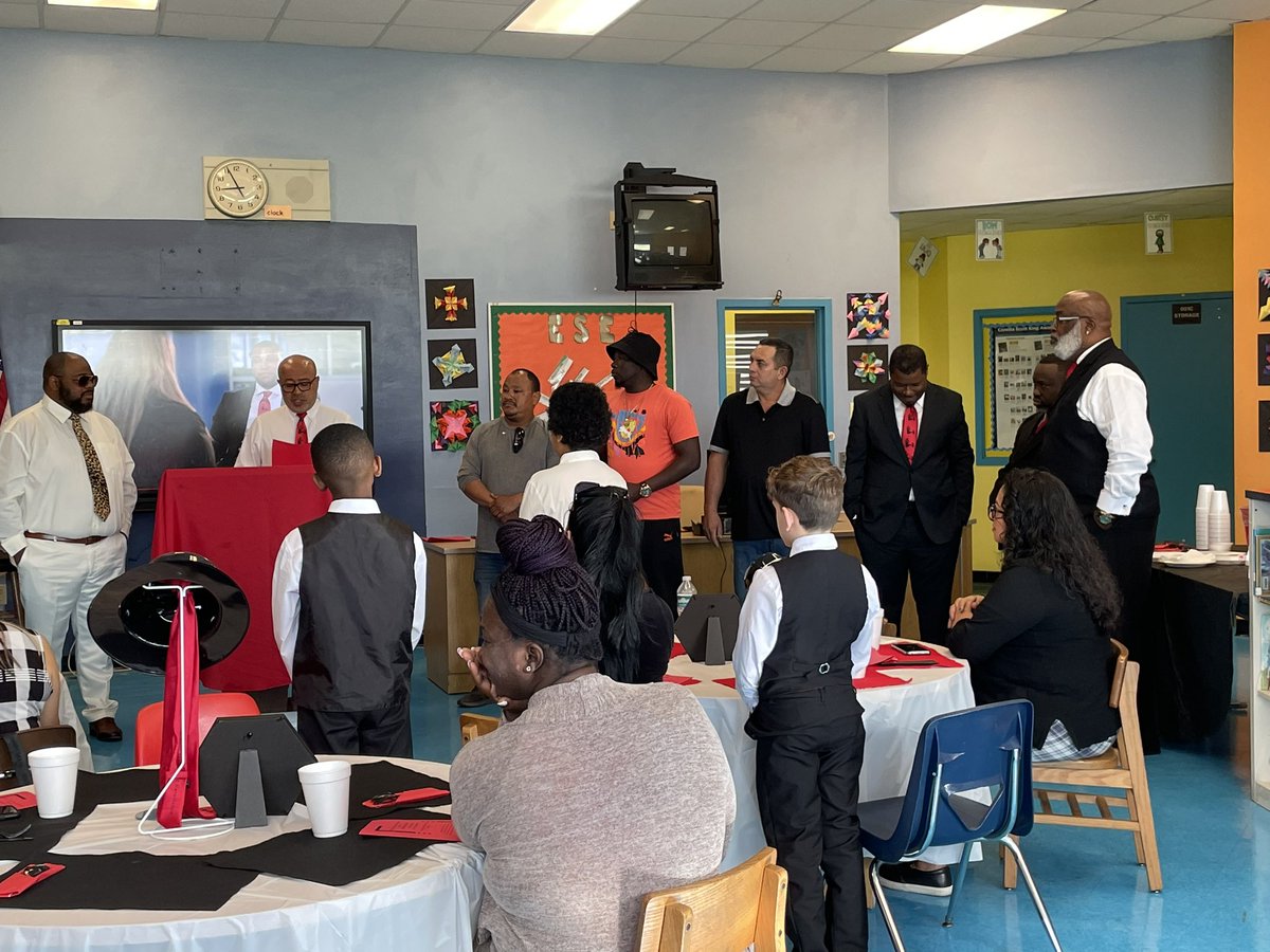 KelseyLPharrES's tweet photo. What a special 5000 Role Models tie tying ceremony! Thank you to Mr. Wims, Mr. Godwin, assisting staff, and our special guests for making this a memorable event π #OneTeamOneDream #BringingourAgame #KLProcks @suptDotres @mdcpscommunity @miamischools @drdbmindingall @mdcpscentral https://t.co/wCdWF7vFRl