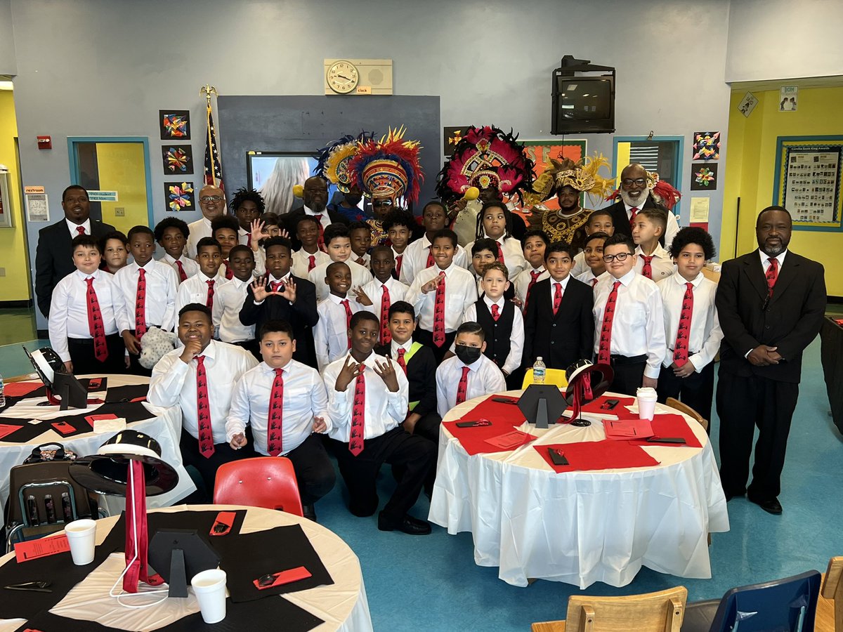KelseyLPharrES's tweet photo. What a special 5000 Role Models tie tying ceremony! Thank you to Mr. Wims, Mr. Godwin, assisting staff, and our special guests for making this a memorable event π #OneTeamOneDream #BringingourAgame #KLProcks @suptDotres @mdcpscommunity @miamischools @drdbmindingall @mdcpscentral https://t.co/wCdWF7vFRl