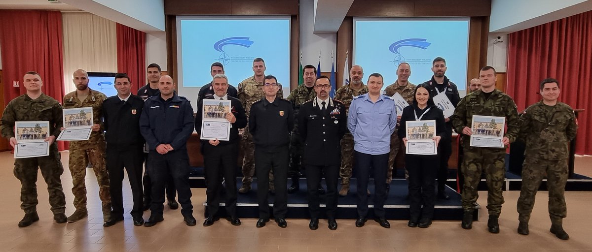 NSPCOE's tweet photo. The Introduction to #StabilityPolicing for Field Commanders Course has concluded. #Grazie to "our" attendees from 🇨🇿 🇮🇹 🇵🇱 🇷🇴 for their attendance & keen interest and to the lecturers, who remarkably contributed to its success.
#WeAreNATO #StrongerTogether #SPOpenClub https://t.co/xKVZ4lEthU