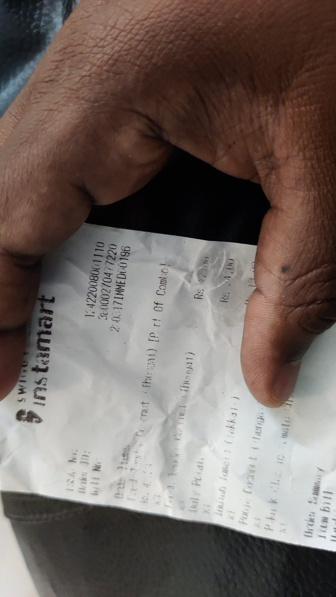 GuruChandran99's tweet photo. Worst experience from @SwiggyInstamart  With missing part of my order and providing the worst resolution to wait for 6hrs 6hrs. And still going 
Thanks to all the worst customer care executive for looting my money https://t.co/6UmYK0FZyz