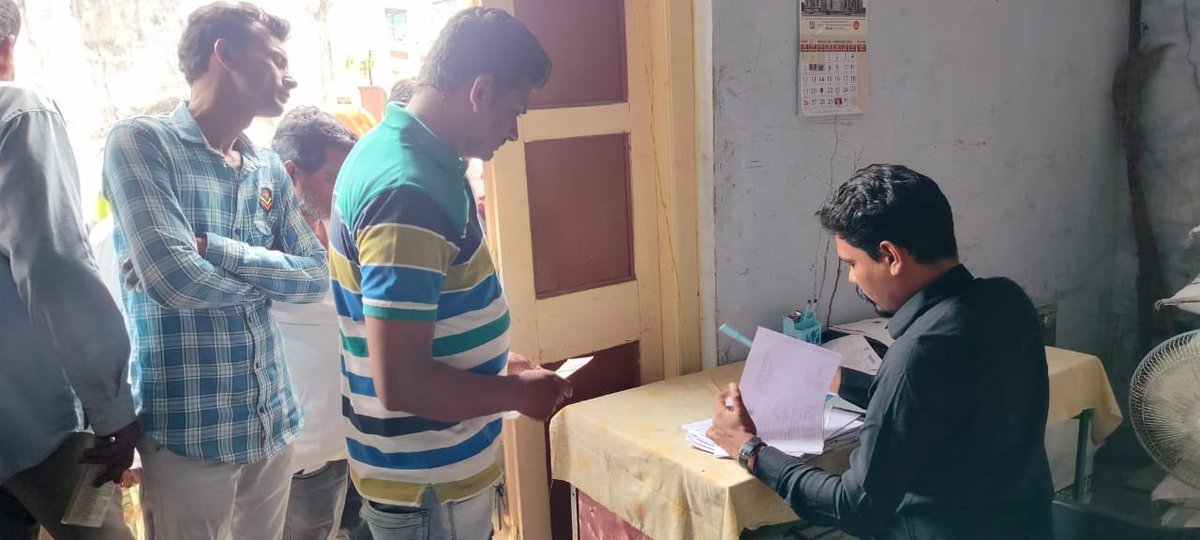 રાષ્ટ્રીય અન્ન સલામતી કાયદો 2013 હેઠળ પાત્રતા ધરાવતા કુટુંબોને લાભ આપવા માટે આજરોજ ડબકા ગામે કેમ્પ કરી અરજીઓ મેળવવામાં આવી.<a href="/CollectorVad/">Collector & DM Office Vadodara</a> <a href="/sdmvadodara_R/">SDM Vadodara(Rural)</a>