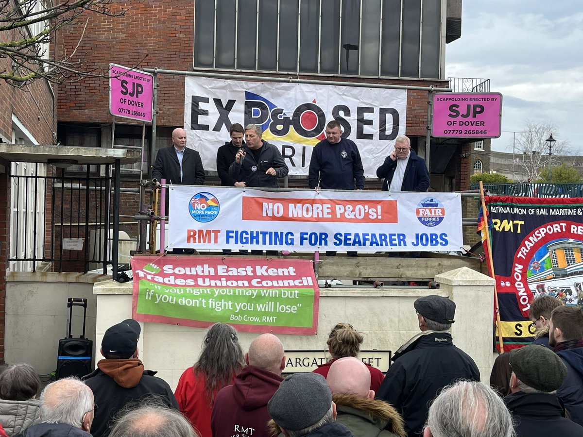 ITFglobalunion's tweet image. Enrico Tortolano, our @ITFDockers Section Coordinator has brought to Dover 🇬🇧 messages of solidarity from ITF President Paddy Crumlin and General Secretary Stephen Cotton to the sacked @POferries seafarers, members of @nautilusint and @RMTunion

@dazprocter #itfseafarers