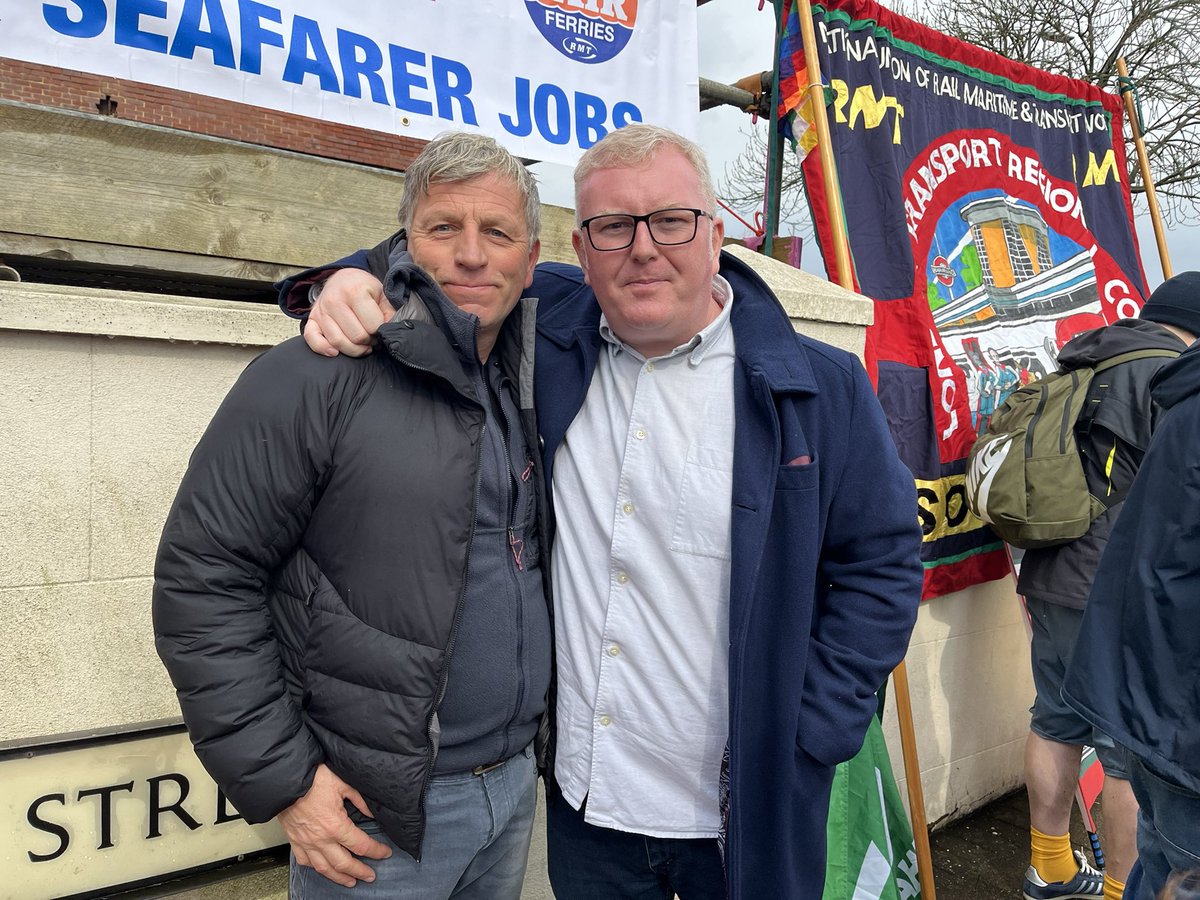 ITFglobalunion's tweet image. Enrico Tortolano, our @ITFDockers Section Coordinator has brought to Dover 🇬🇧 messages of solidarity from ITF President Paddy Crumlin and General Secretary Stephen Cotton to the sacked @POferries seafarers, members of @nautilusint and @RMTunion

@dazprocter #itfseafarers