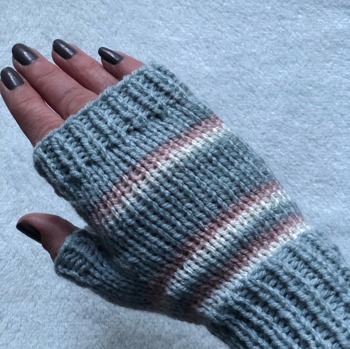 2needlesco's tweet photo. Fingerless gloves available now on Etsy, link in bio 🧶 https://t.co/kHMbkRZn0K
