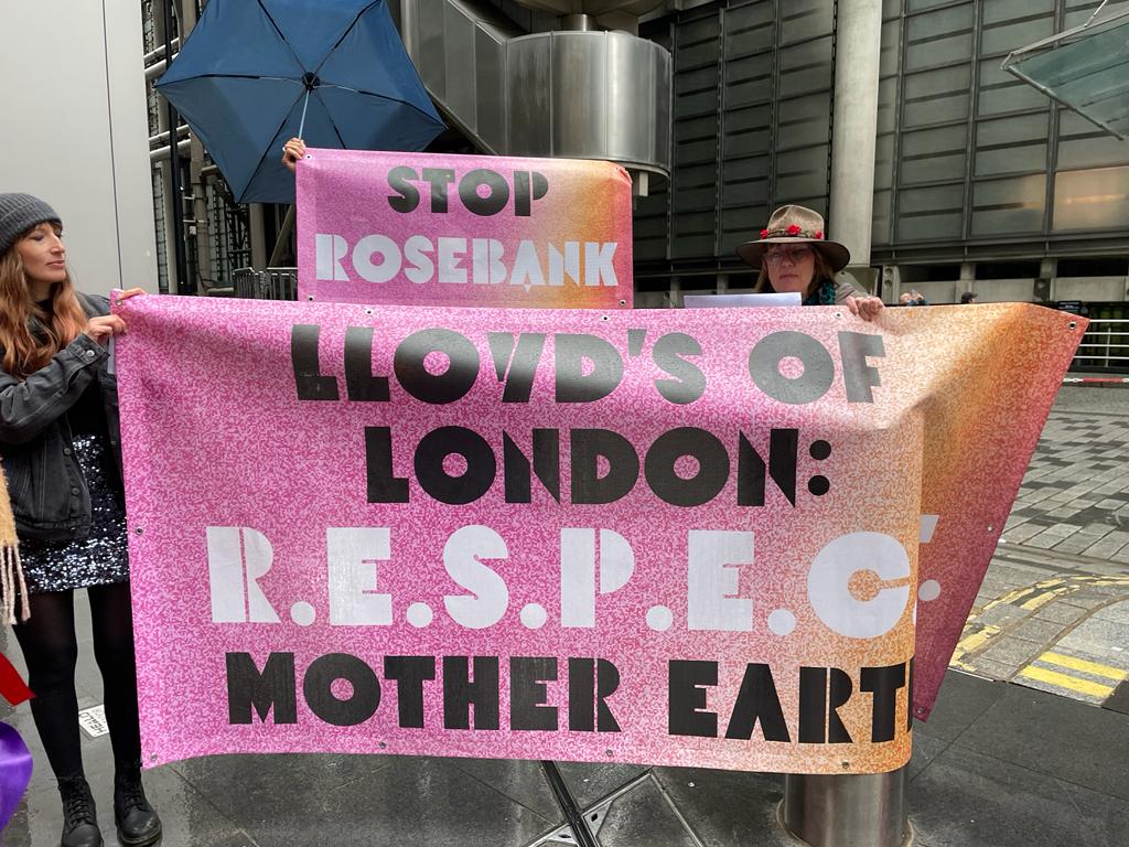 JustinLeGrow's tweet photo. Today in the @cityoflondon: Mother Earth speaking the truth! @LloydsofLondon stop gambling with our future! #StopEACOP - no more fossil fuel insurance or investments! Via @mothersriseup https://t.co/O671vZ77hD