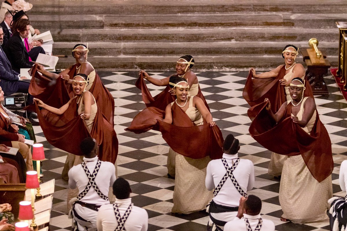 RwandaInUK's tweet photo. 📸 #CommonwealthDay 2023 was momentous!

@Urukerereza, Rwanda’s national ballet left audiences awestruck in @wabbey.

Minister @Vbiruta represented Rwanda as Commonwealth Chair-In-Office.

The Minister &amp; HC @BusingyeJohns met King Charles III at the Buckingham Palace reception. https://t.co/RCEshYPv6y