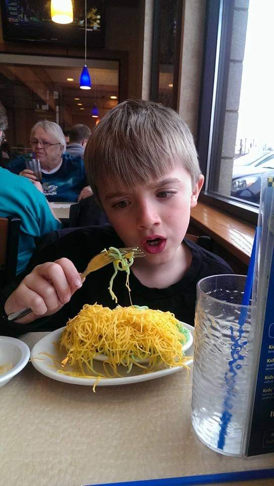 nick01nrcf's tweet photo. It's #GreenWayDay @Skyline_Chili! Nick ALWAYS enjoyed green spaghetti on SPD! You should too! Run & get yours before it's gone! 1st photo in 2014; 2nd in 2019. #notendorsed #Nickjustlovedhiscity #RememberingNick #donatelife #OrganDonationAwareness #brainaneurysmawareness https://t.co/V7KcwNOpzV
