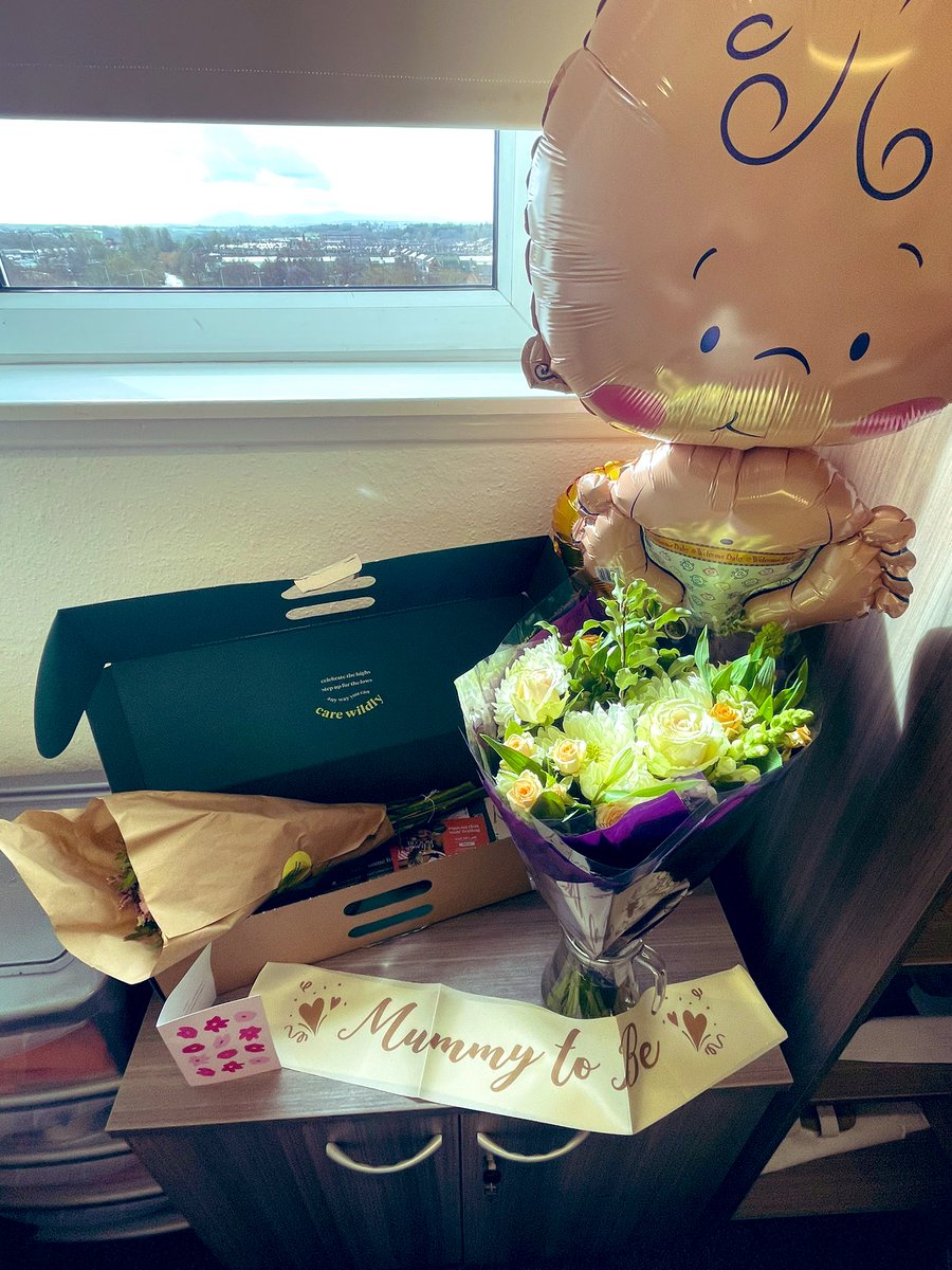 CartmellsTerri's tweet photo. Aww what a lovely surprise on my desk @Cartmells #ViaductHouse this morning 🥰
Huge thanks to my colleagues and friends at #TeamCartmells and @32WestLtd for the lovely flowers!
The countdown is on …
#MummyToBe #MaternityLeave #1WeekToGo https://t.co/60gYmnD6jt