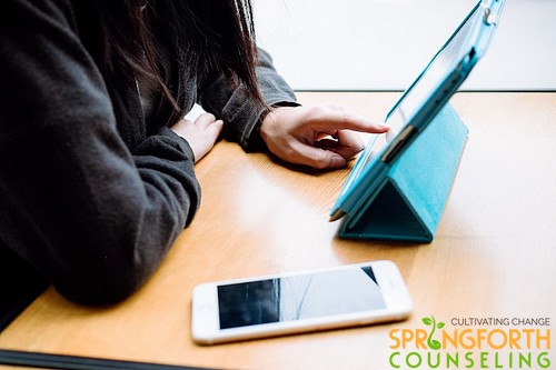 YunettaSpring's tweet photo. Mental Health Effects of Excessive Screen Time | https://t.co/ujzmjP4dYa https://t.co/hyscDK6lER