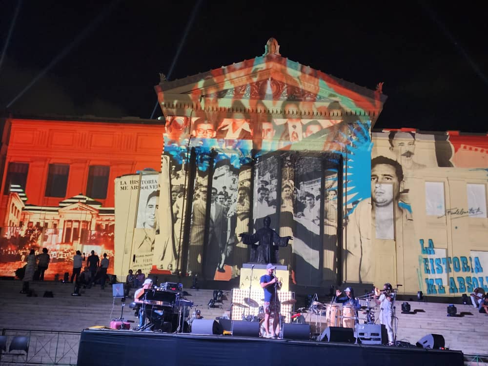 Clausurando el Coloquio #Patria la escalinata de la @UdeLaHabana vestirá sus mejores galas esta noche en acto político cultural de convocatoria a las Elecciones Nacionales y de apoyo al #TeamAsere. Allí nos vemos.