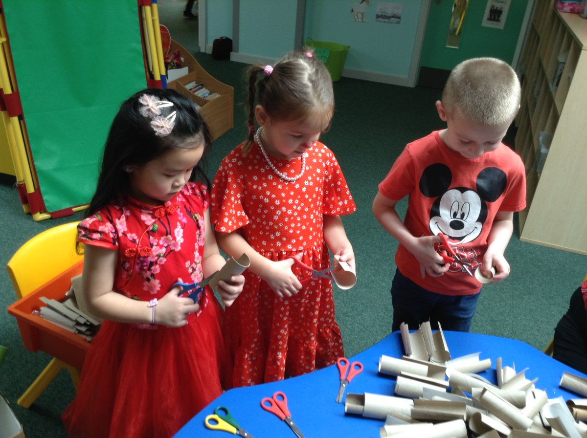Mrs_Cooper5's tweet photo. Year 1 had an amazing time this morning constructing our marble run. We are now all set for the grand whole school marble run this afternoon! @mrscouzens1 @MissCooper01 @Mr_Johnson97 #ScienceWeek https://t.co/d0fscaa2TP